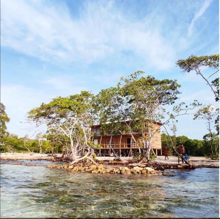Hostel Villa Luz Beach Tintipan Island Екстер'єр фото